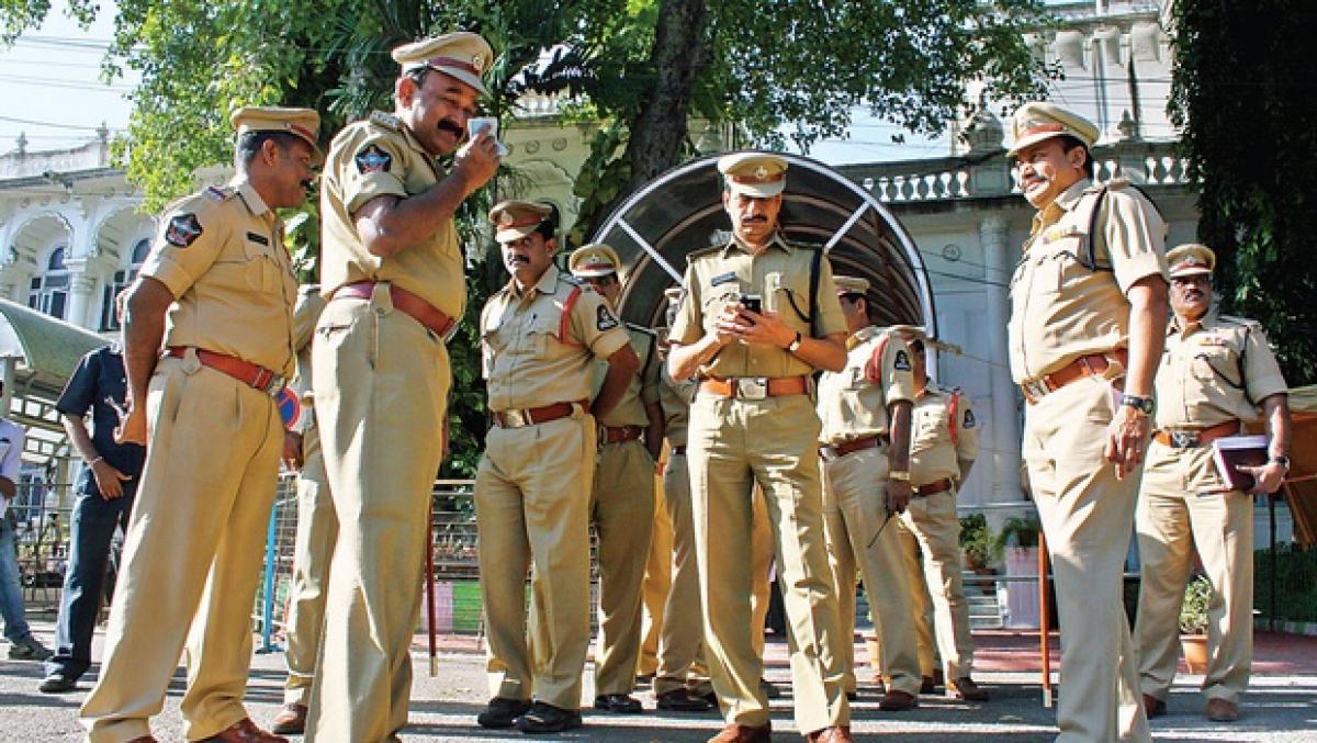 Deployment of AP cops in Hyd upsets MHA